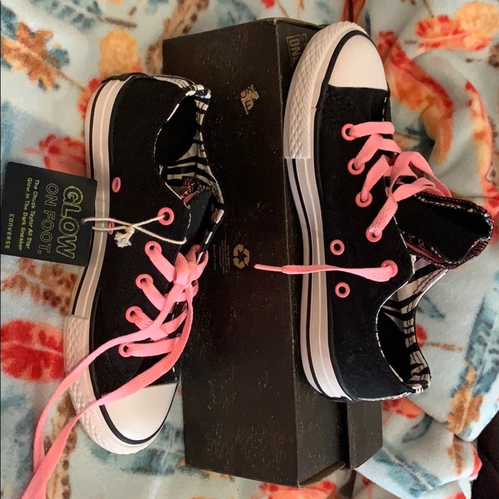 Girls Converse sneakers.. NEVER WORN